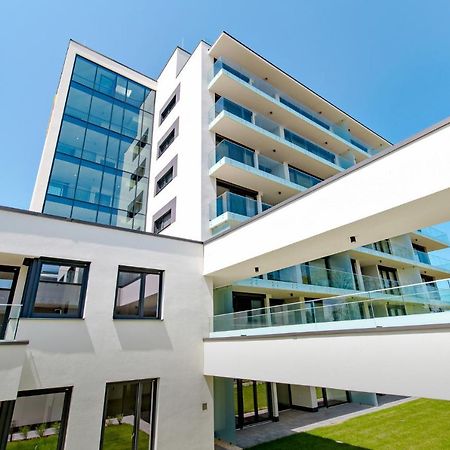 Clyde-Premium Lelle Waterfront Private Apartment Balatonlelle Buitenkant foto