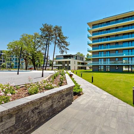 Clyde-Premium Lelle Waterfront Private Apartment Balatonlelle Buitenkant foto