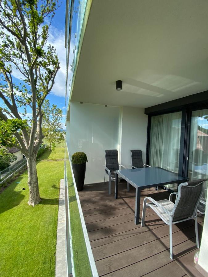 Clyde-Premium Lelle Waterfront Private Apartment Balatonlelle Buitenkant foto