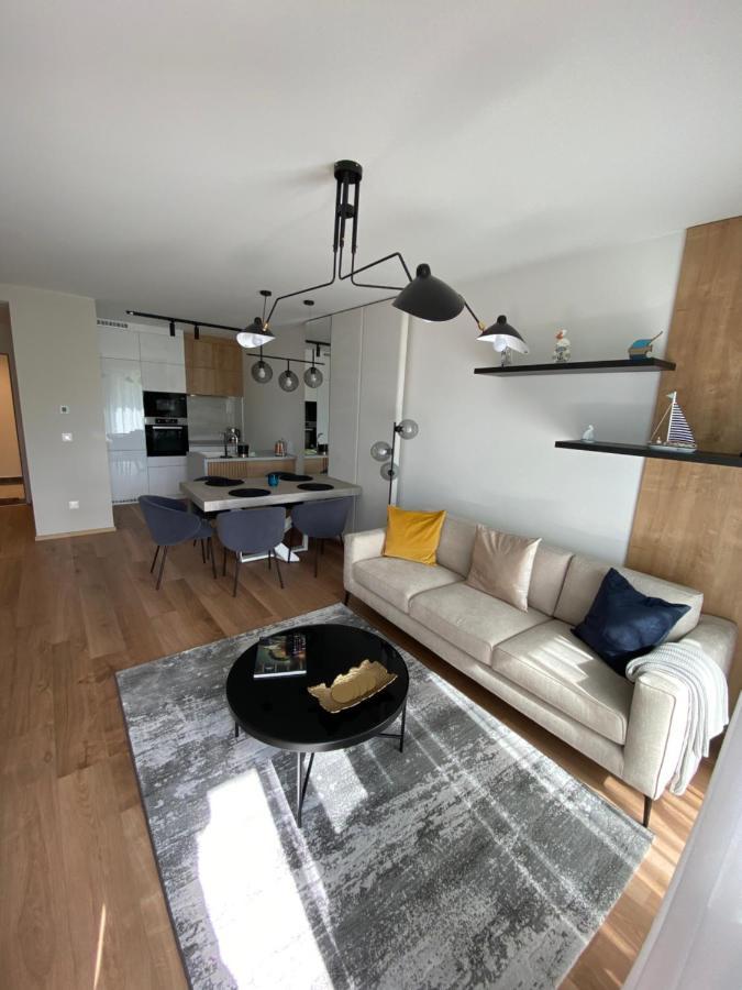Clyde-Premium Lelle Waterfront Private Apartment Balatonlelle Buitenkant foto