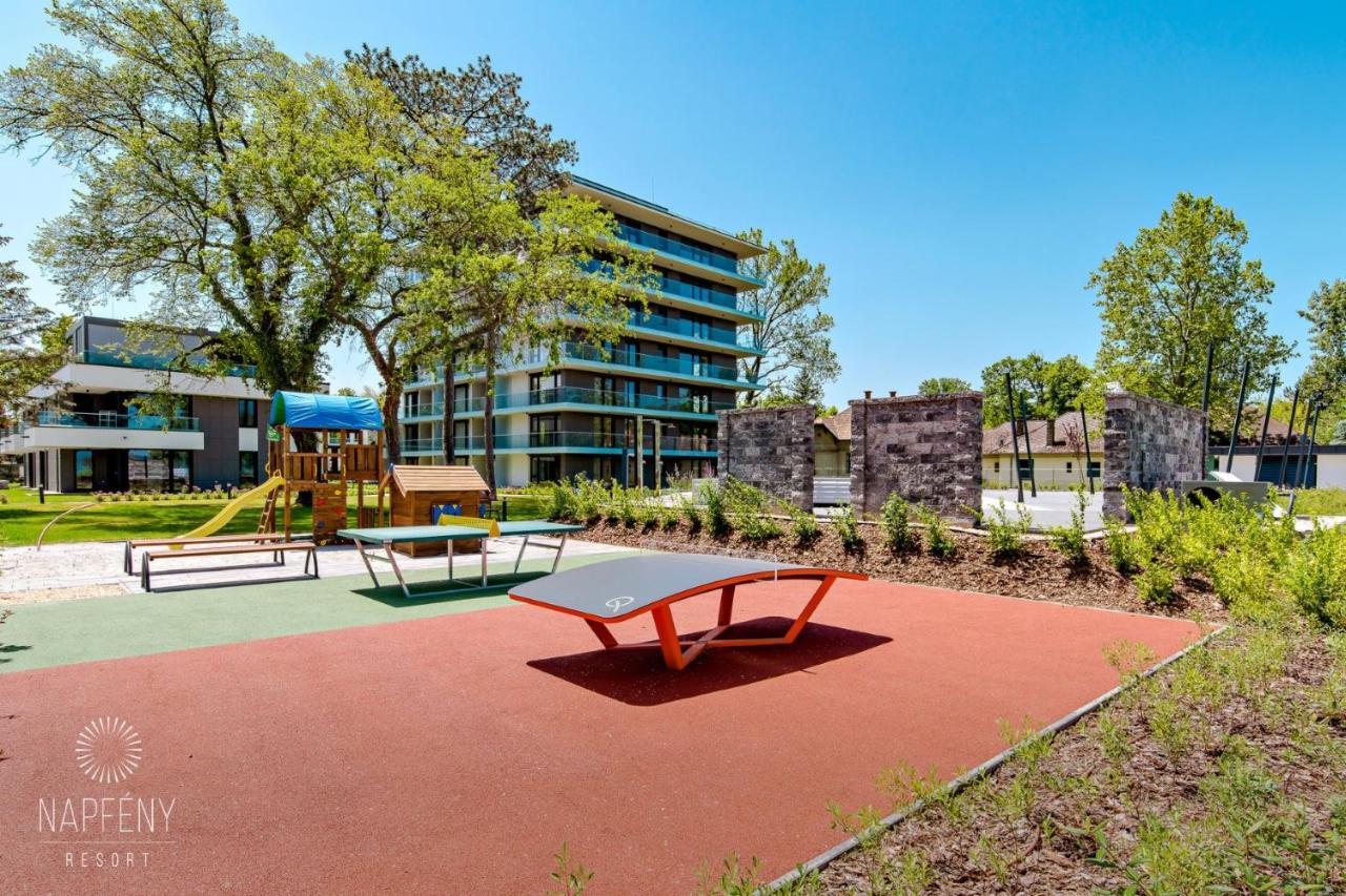 Clyde-Premium Lelle Waterfront Private Apartment Balatonlelle Buitenkant foto